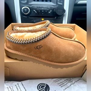 Brand new never worn UGG Tasman II Slippers (Chestnut)